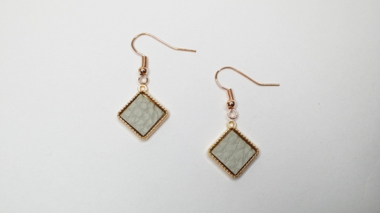 Quadrat Ohrringe hell goldfarben eckig beige